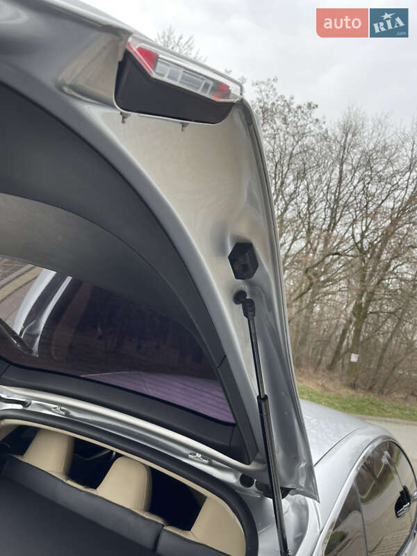 Лифтбек Tesla Model S 2017 в Запорожье