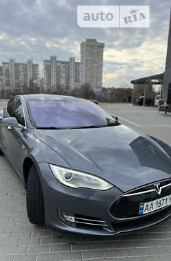 Лифтбек Tesla Model S 2014 в Киеве