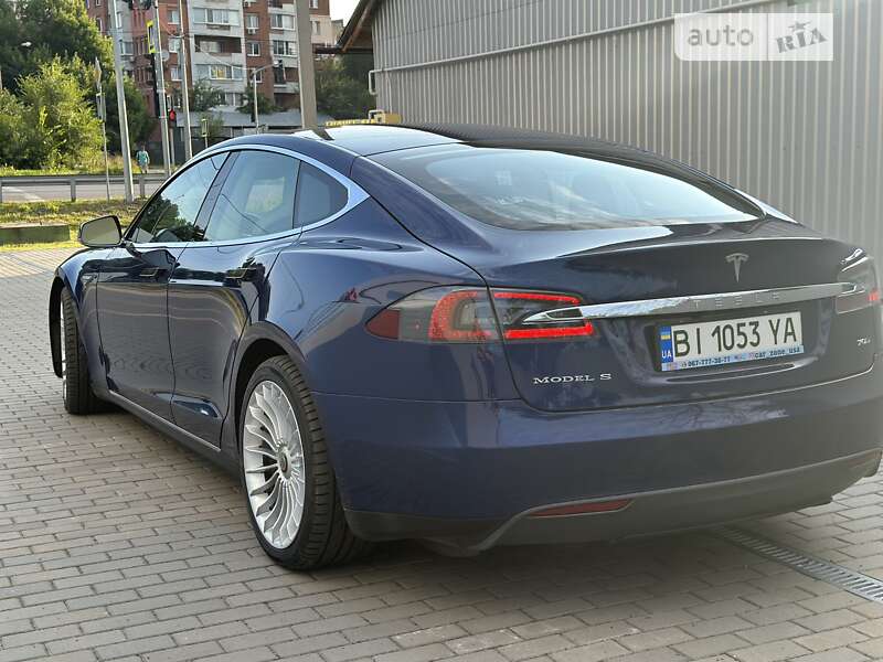 Ліфтбек Tesla Model S 2015 в Полтаві