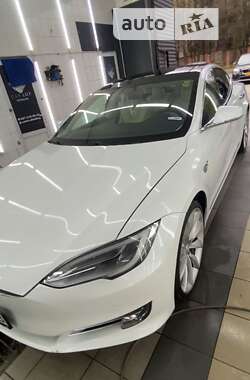 Лифтбек Tesla Model S 2018 в Львове
