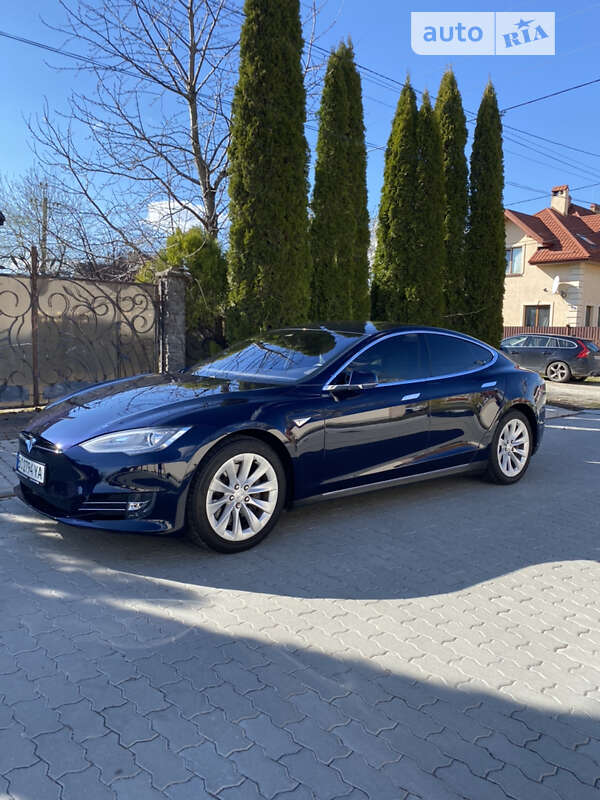 Ліфтбек Tesla Model S 2015 в Львові