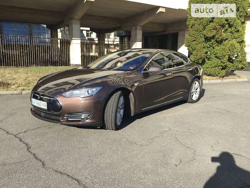 Tesla Model S 2014