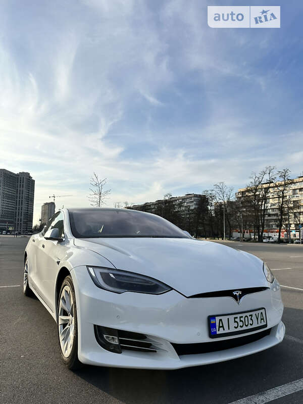 Лифтбек Tesla Model S 2017 в Киеве