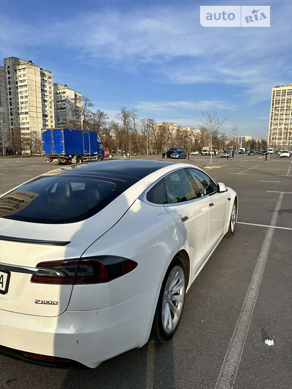 Лифтбек Tesla Model S 2017 в Киеве