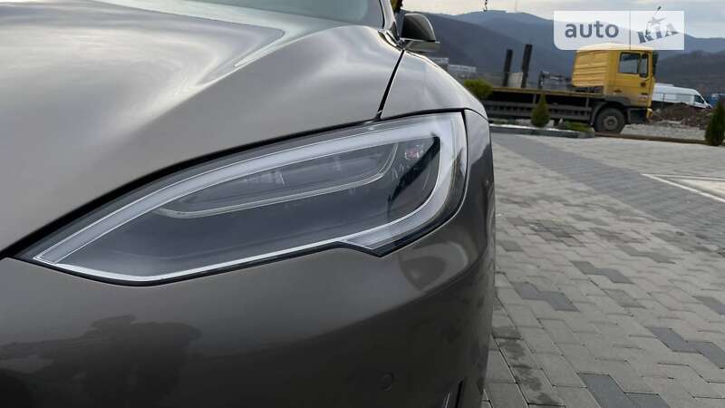 Лифтбек Tesla Model S 2016 в Хусте