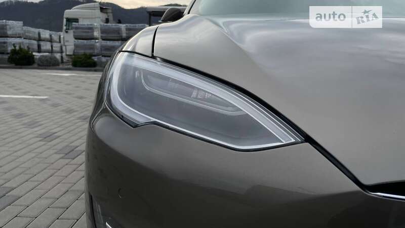 Лифтбек Tesla Model S 2016 в Хусте