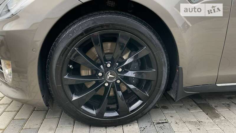 Лифтбек Tesla Model S 2016 в Хусте