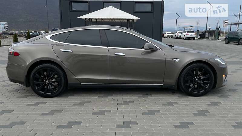 Лифтбек Tesla Model S 2016 в Хусте