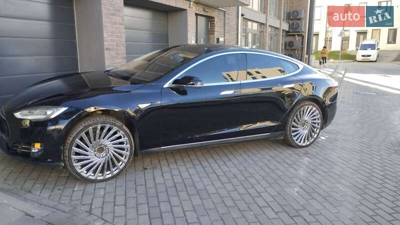 Ліфтбек Tesla Model S 2013 в Львові