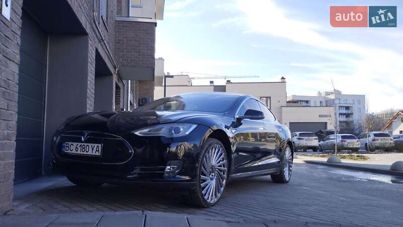 Лифтбек Tesla Model S 2013 в Львове