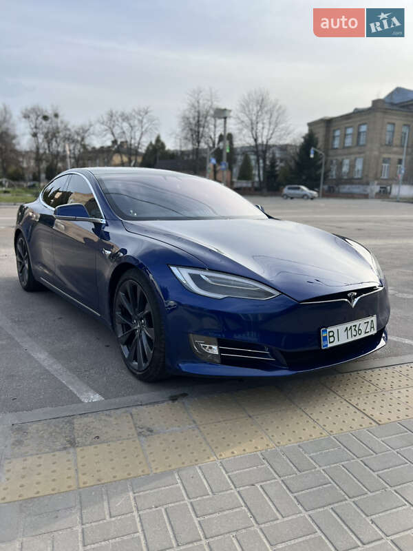 Лифтбек Tesla Model S 2019 в Киеве