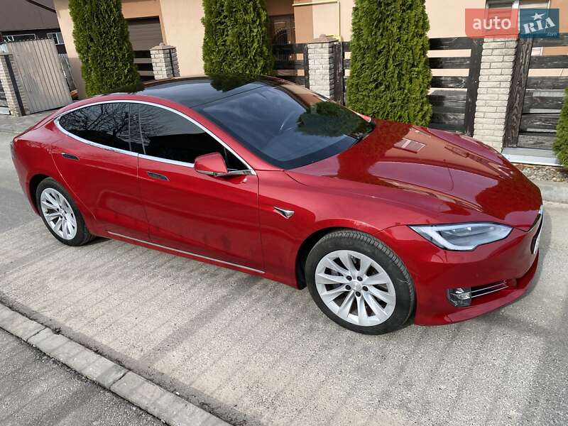 Лифтбек Tesla Model S 2017 в 