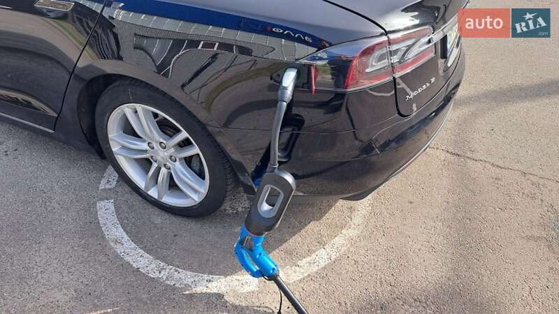 Лифтбек Tesla Model S 2015 в Сумах