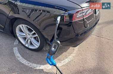 Лифтбек Tesla Model S 2015 в 