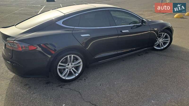 Лифтбек Tesla Model S 2015 в Сумах