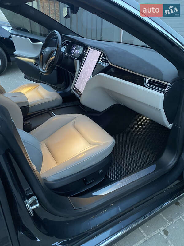 Лифтбек Tesla Model S 2016 в Житомире