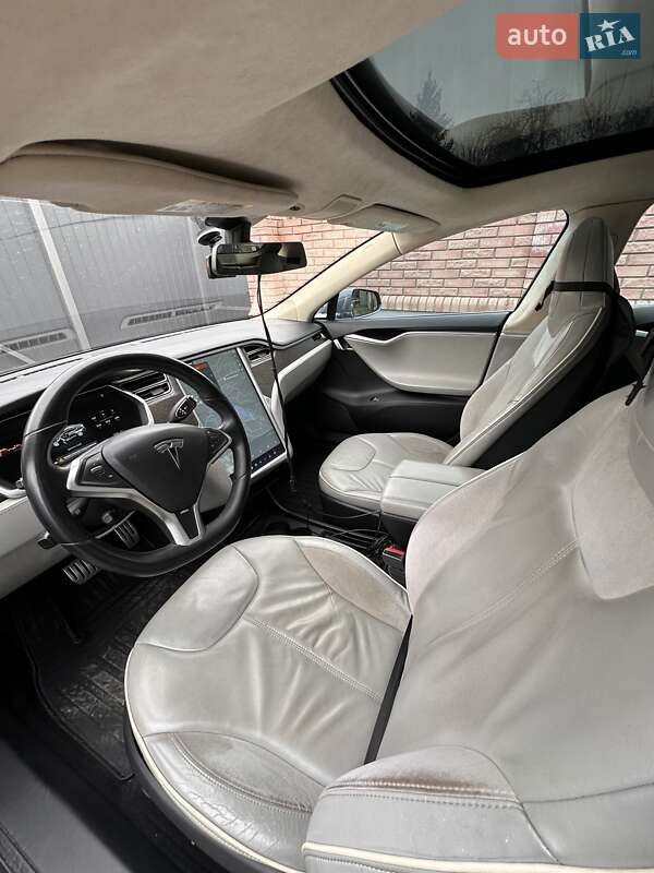 Лифтбек Tesla Model S 2013 в Черновцах