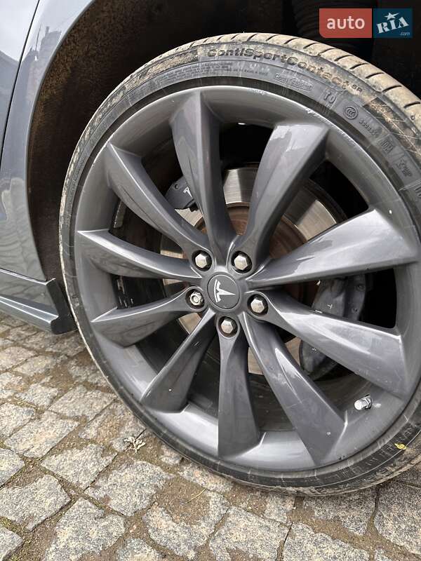 Лифтбек Tesla Model S 2013 в Черновцах