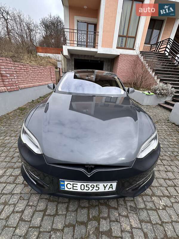 Лифтбек Tesla Model S 2013 в Черновцах