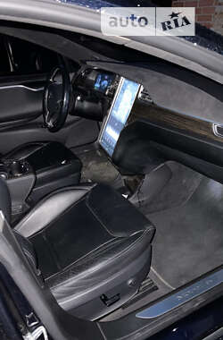 Лифтбек Tesla Model S 2014 в 