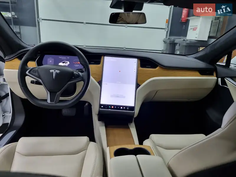 Tesla Model S 2020