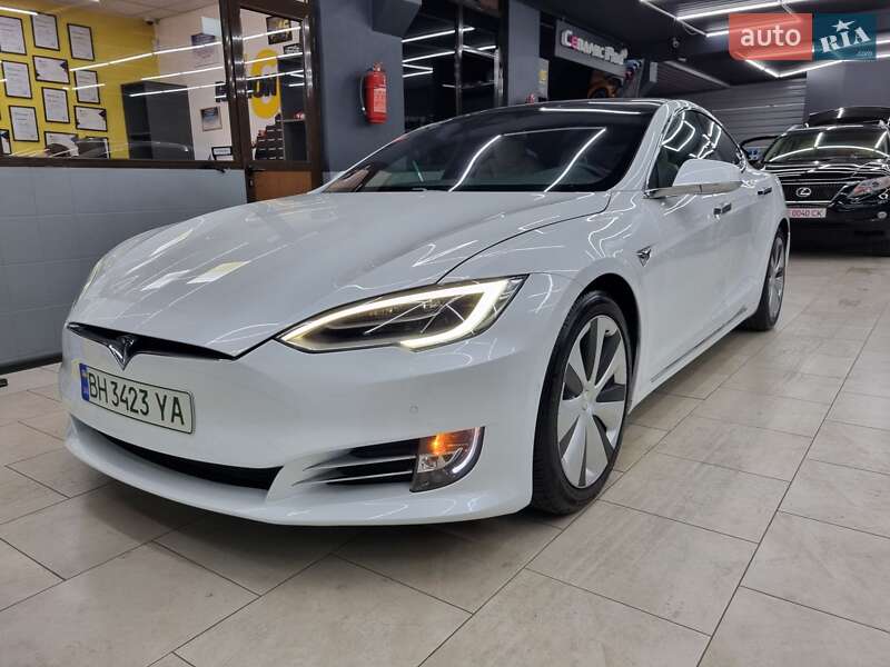 Лифтбек Tesla Model S 2020 в 