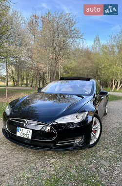 Tesla Model S 2015