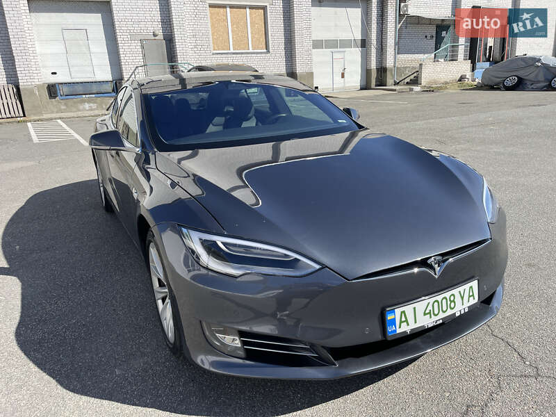 Лифтбек Tesla Model S 2018 в Буче
