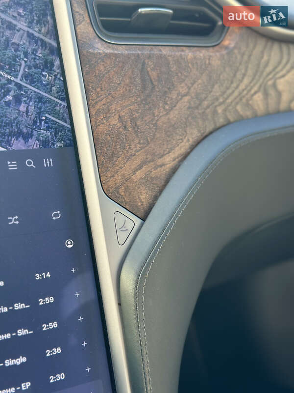 Лифтбек Tesla Model S 2018 в Буче