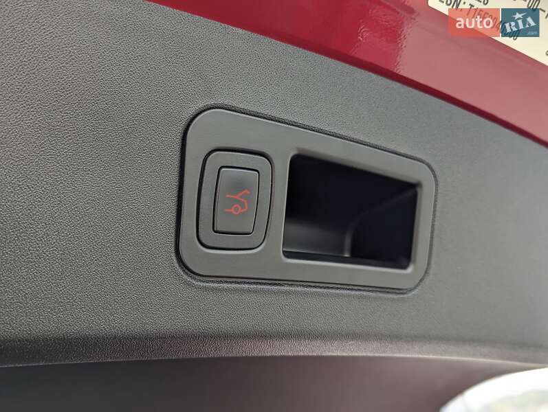 Ліфтбек Tesla Model S 2015 в Києві