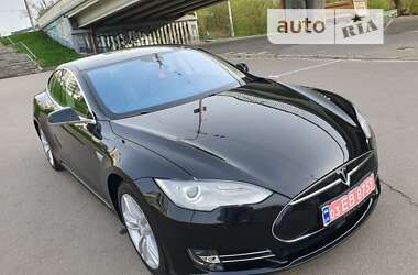 Tesla Model S 2015