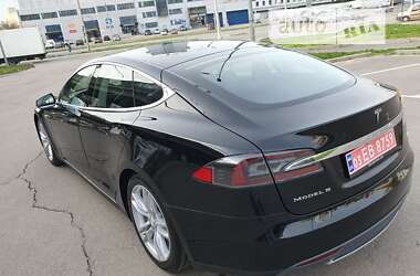 Ліфтбек Tesla Model S 2015 в Києві