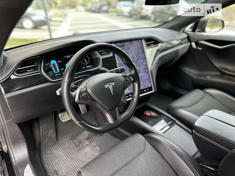 Ліфтбек Tesla Model S 2018 в Львові