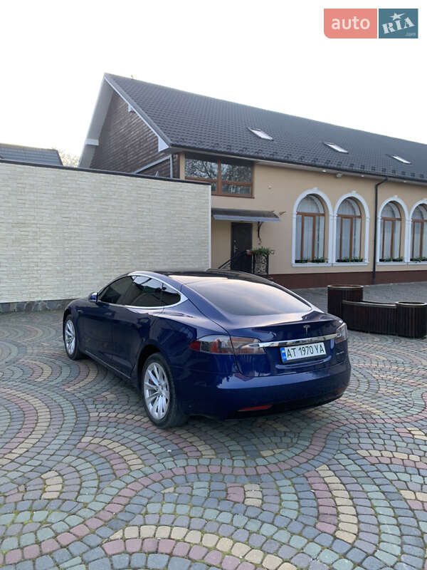 Лифтбек Tesla Model S 2019 в Косове