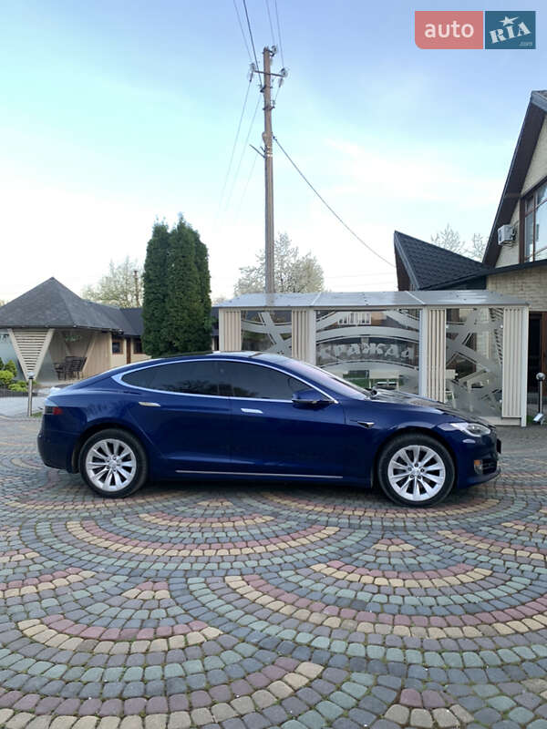 Tesla Model S 2019