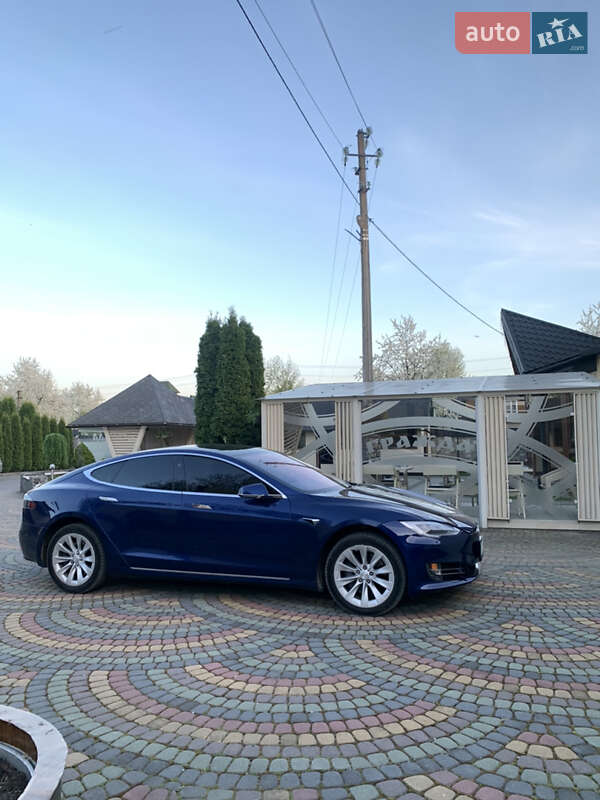 Лифтбек Tesla Model S 2019 в Косове