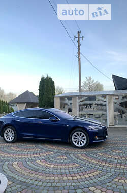 Ліфтбек Tesla Model S 2019 в Косові
