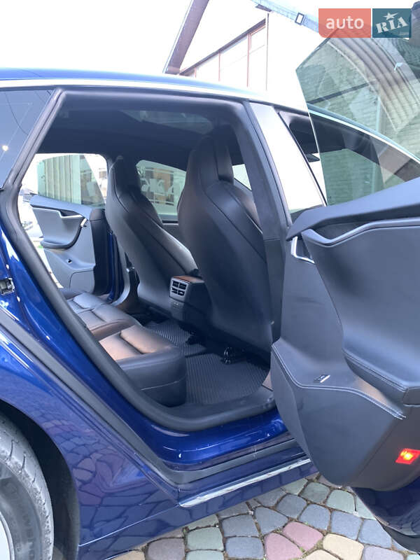 Лифтбек Tesla Model S 2019 в Косове