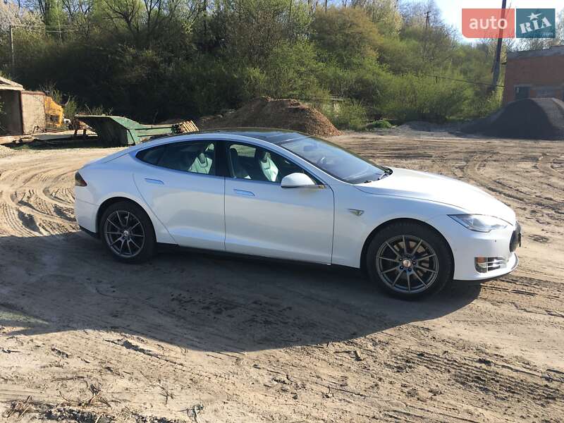 Ліфтбек Tesla Model S 2014 в Перемишлянах фото 2 Ліфтбек Tesla Model S 2014 в Перемишлянах