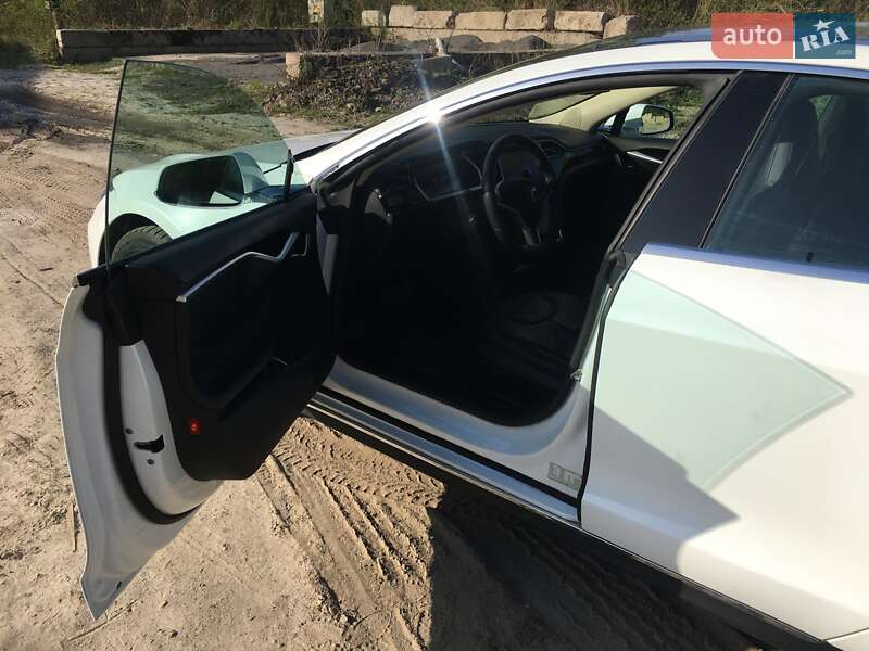 Лифтбек Tesla Model S 2014 в Перемышлянах фото 13 Лифтбек Tesla Model S 2014 в Перемышлянах