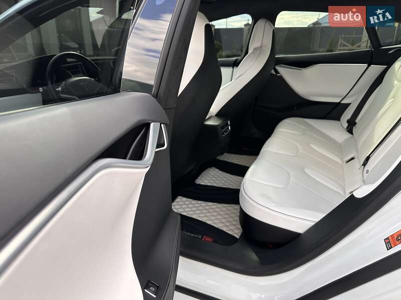 Ліфтбек Tesla Model S 2017 в Борисполі