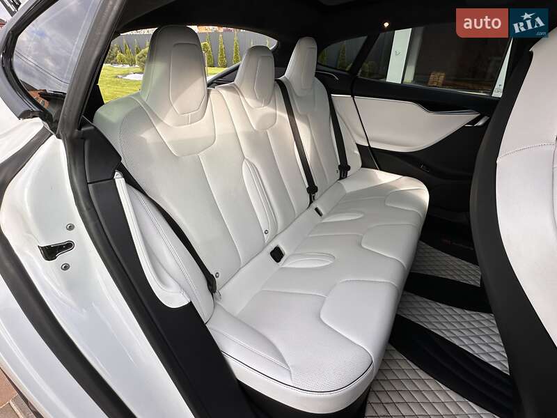 Ліфтбек Tesla Model S 2017 в Борисполі