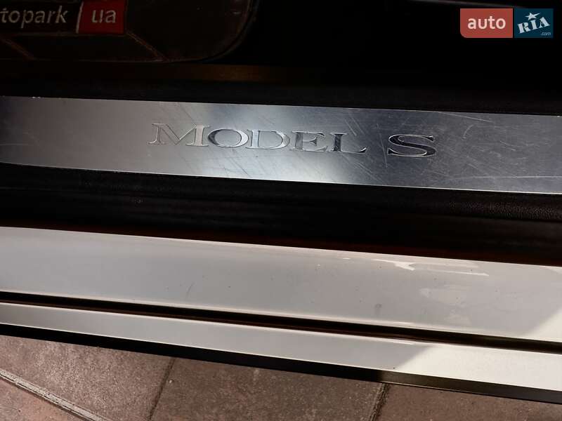 Ліфтбек Tesla Model S 2017 в Борисполі