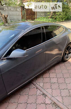 Лифтбек Tesla Model S 2013 в Днепре