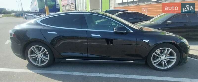 Лифтбек Tesla Model S 2015 в 