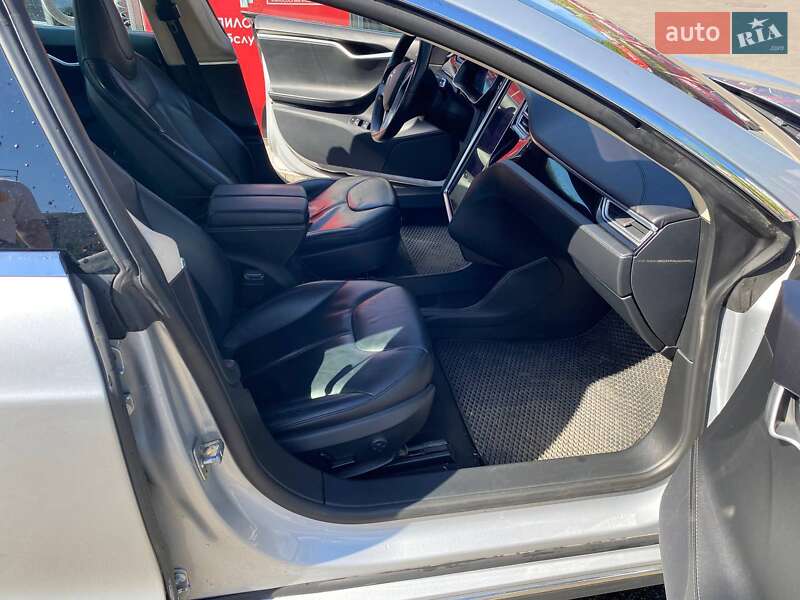 Лифтбек Tesla Model S 2014 в Киеве