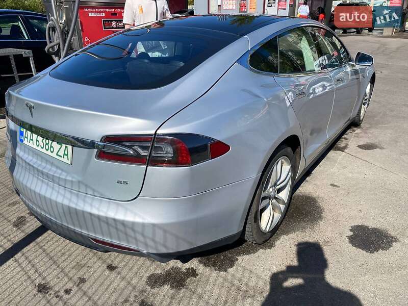 Лифтбек Tesla Model S 2014 в Киеве