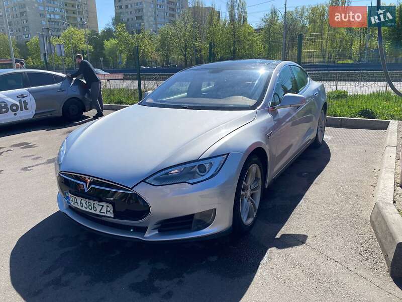 Лифтбек Tesla Model S 2014 в Киеве