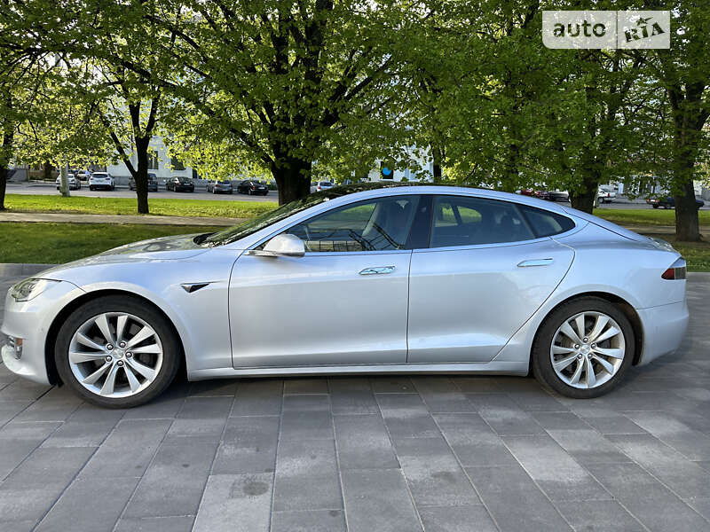 Лифтбек Tesla Model S 2016 в Полтаве