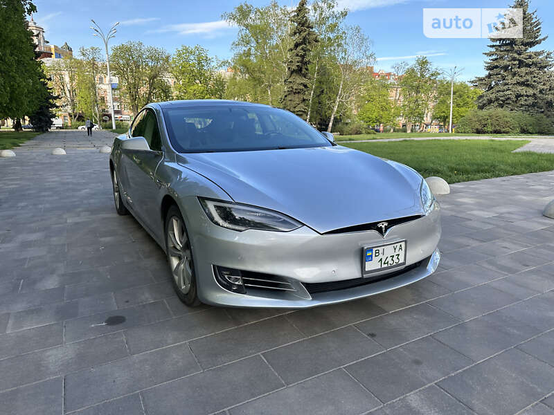 Лифтбек Tesla Model S 2016 в Полтаве